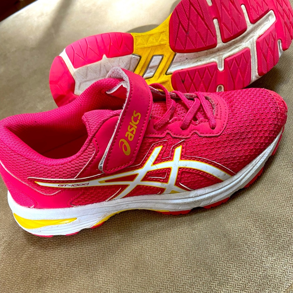 ASICS tennis shoes/sneakers. Great shape, bright pink color. Size 2.